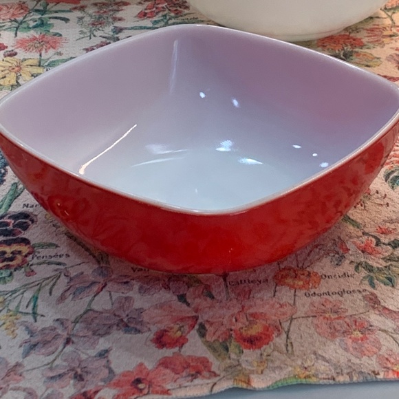 Vintage Pyrex 1950s Red Square Hostess Dish 1.5 Qt - Picture 12 of 15